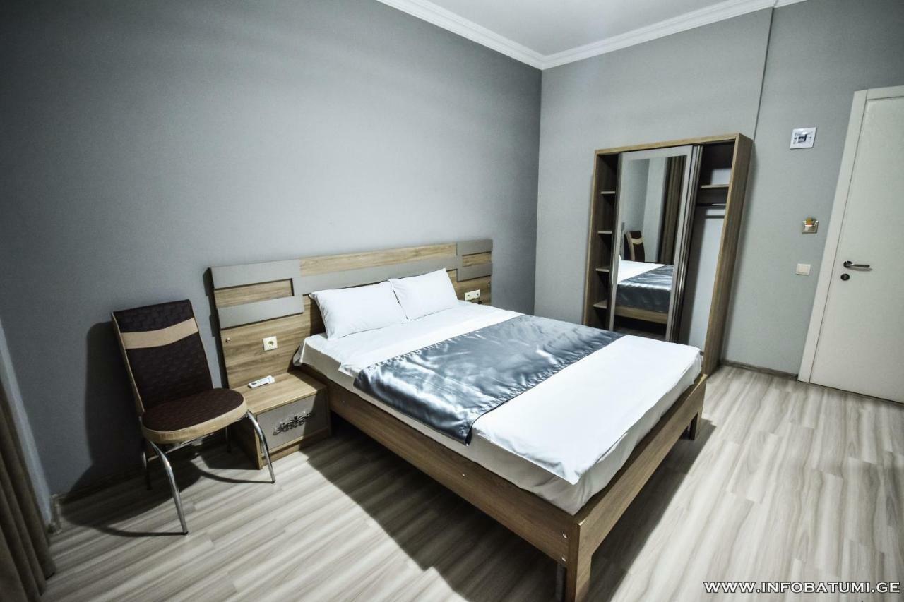 Hotel Wave Batumi Exterior photo