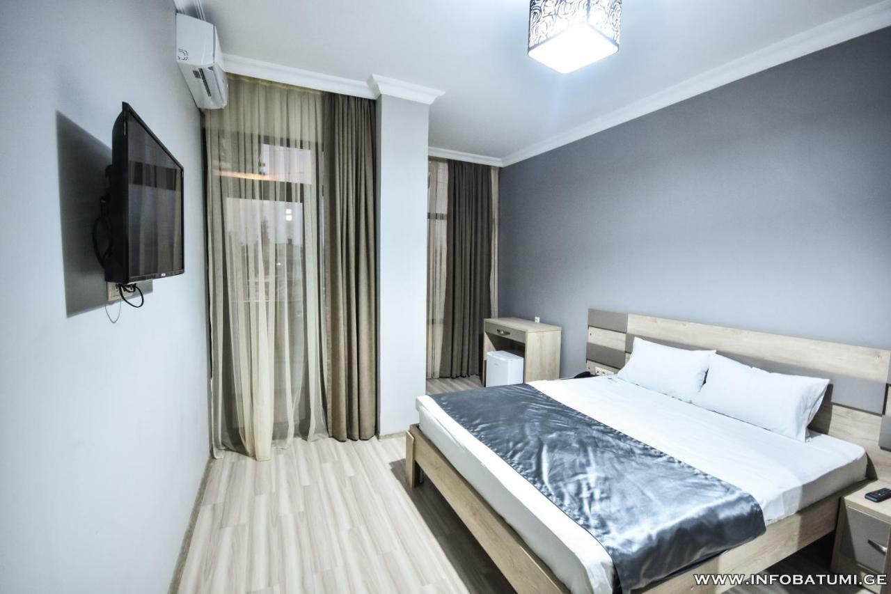 Hotel Wave Batumi Exterior photo