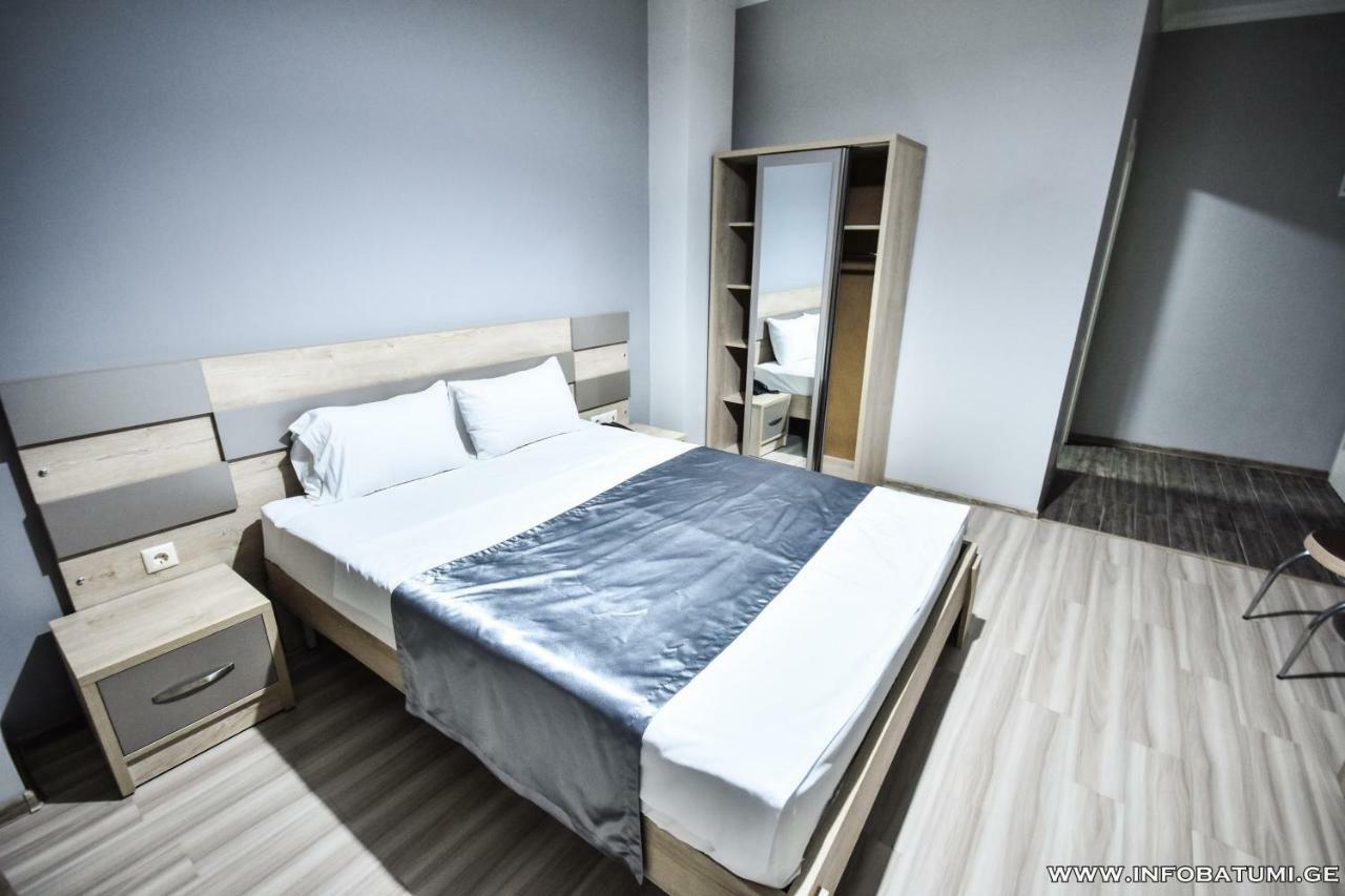 Hotel Wave Batumi Exterior photo