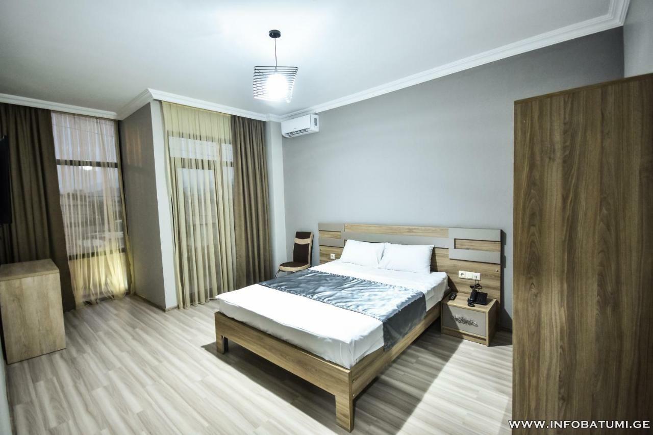 Hotel Wave Batumi Exterior photo