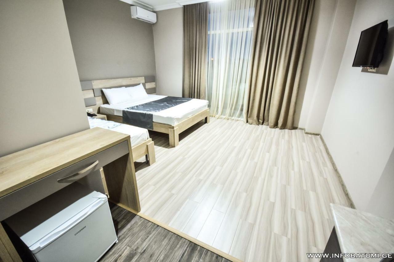 Hotel Wave Batumi Exterior photo