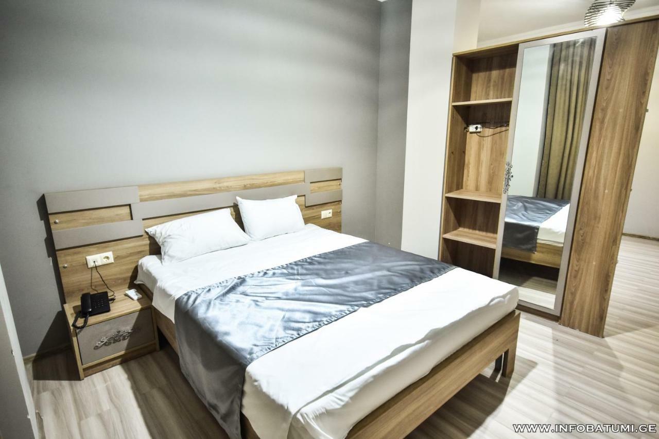 Hotel Wave Batumi Exterior photo
