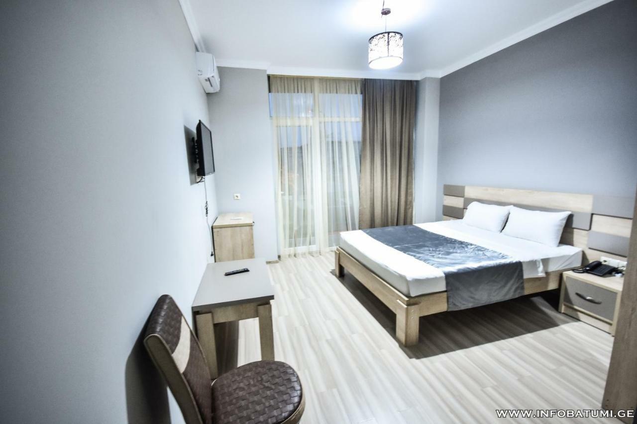 Hotel Wave Batumi Exterior photo