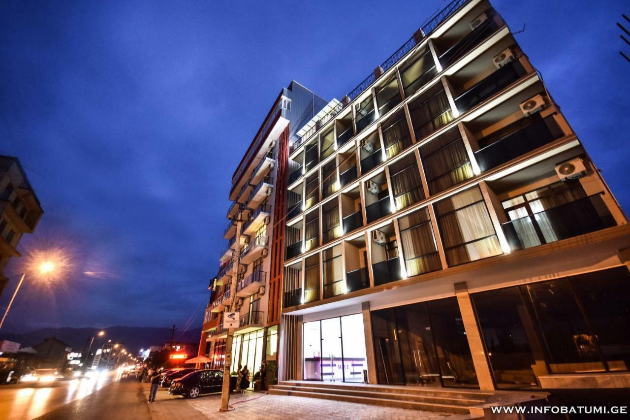 Hotel Wave Batumi Exterior photo